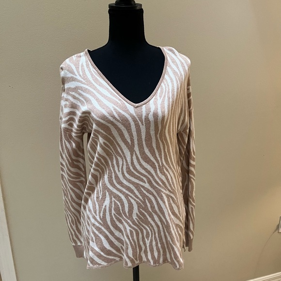 Animal print long sleeve sweater 3/20$ - Picture 1 of 5